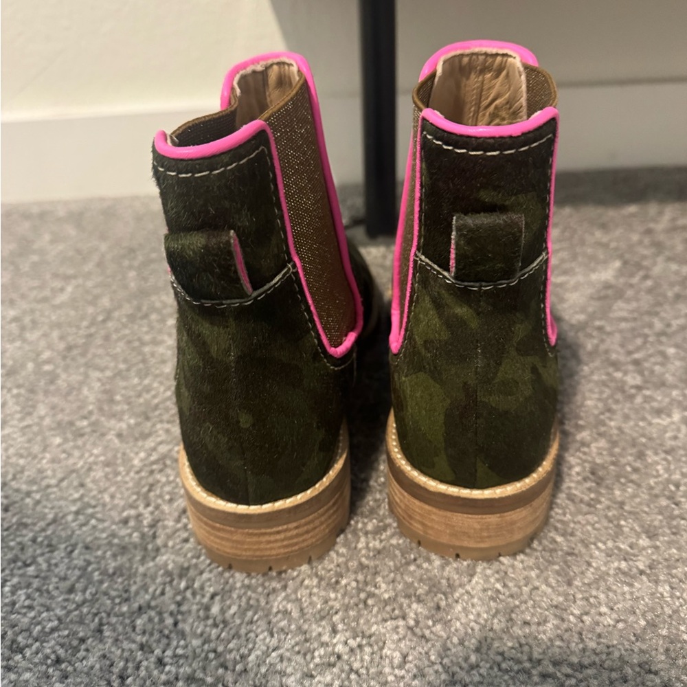 Boden Green Camo Ankle Boots with Pink Trim - Picture 3 of 4